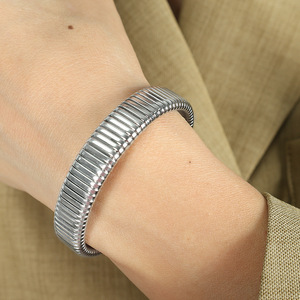 Bracelet en acier titane de style européen et américain, lignes circulaires géométriques, bijoux de mode pour femmes, style minimaliste élastique - Product Image 4