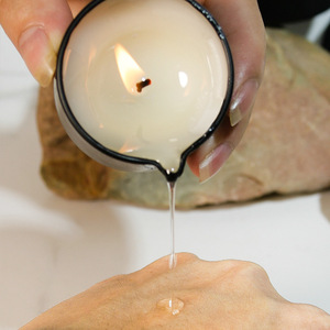 Vente en gros de bougies de <span class=keywords><strong>massage</strong></span> corporel biologiques nordiques de luxe faites à la main en cire de noix de coco parfumée pour les mariages et la Saint-Valentin - Product Image 4