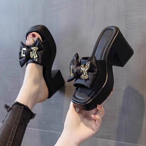 รองเท้าส้นสูงแบบสวมสำหรับผู้หญิง ไซส์ใหญ่ ดีไซน์หรูหรา หัวเหลี่ยม ส้นหนา ประดับโบว์ แฟชั่นใหม่ล่าสุดสำหรับฤดูร้อน เหมาะสำหรับใส่ออกนอกบ้าน - Product Image 2