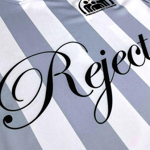 Maillot de football rayé personnalisé, impression par sublimation, design col en V, respirant, antibactérien, séchage rapide, 100% polyester, unisexe - Product Image 5