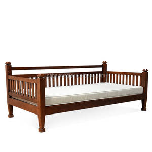 Canapé-lit inclinable en bois de teck massif, avec un design à lattes et des coussins moelleux, idéal pour les configurations sectionnelles confortables dans le salon. - Product Image 2