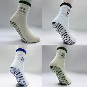 Nuevo diseño de calcetín de algodón para mujer, calcetín personalizado con logotipo bordado, calcetín de Yoga, calcetín de agarre antideslizante para Fitness, Pilates - Product Image 5