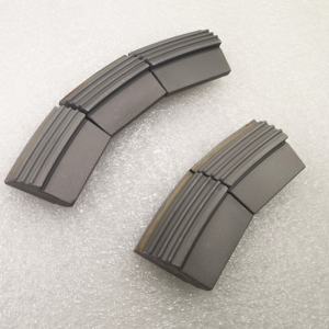 Gesinterde Centrifugetegels Van Wolfraamcarbide Op Het Oppervlak Van De Transportband - Product Image 5