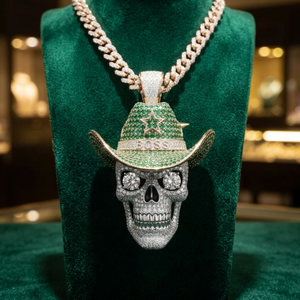 Pendentif Moissanite Crâne de Cowboy Vert en Argent 925 Plaqué Rhodium, Charme Rond Taille Brillant, Bijou Unisexe pour Fête - Product Image 2