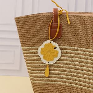 พวงกุญแจดอกบัวน้ำแบบใหม่ ของตกแต่งกระเป๋า จี้ห้อยกระเป๋า - Product Image 1