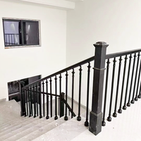 Rampe d'escalier en aluminium noir moderne et minimaliste sur mesure, idéale pour les escaliers intérieurs de villas et d'appartements