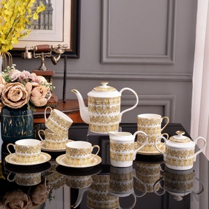 Vente flash : Ensemble de café et de thé en céramique blanche et or de luxe nordique, 15 pièces, avec poignée dorée - Product Image 6