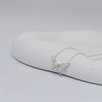 Collar de Plata de Ley 925 con Colgante de Lazo Simple y Elegante para Mujer