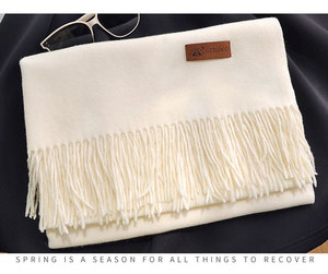 Écharpe grise en cachemire pour femme avec frange Écharpe d'hiver douce et chaude Écharpe de marque à la mode pour le temps froid - Product Image 5