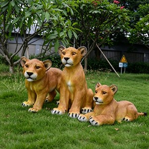 A042 Juego de 3 Estatuas Realistas de Cachorros de Leona - Esculturas de Animales de Fibra de Vidrio Resistentes a la Intemperie para Paisajismo Comercial y Exterior - Product Image 1