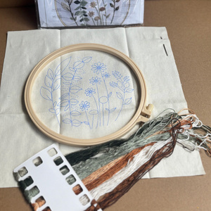 Kit Completo <span class=keywords><strong>de</strong></span> Bordado para Principiantes: Aro <span class=keywords><strong>de</strong></span> Bordado <span class=keywords><strong>de</strong></span> Plástico al por Mayor con Tela y Hilo para Bordar - Product Image 5