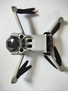 Mavic 3 Classic รุ่นพับได้สำหรับการใช้งานเชิงพาณิชย์ กล้อง Hasselblad CMOS 4/3 ความละเอียด 48MP ถ่ายวิดีโอ 50fps โหมดกลางคืนระดับมืออาชีพ บันทึกวิดีโอได้นาน 10 นาที - Product Image 3
