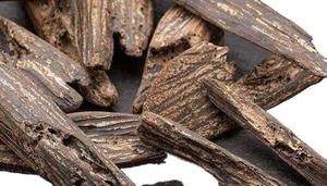 Huile de diffuseur d'arômes Oud fabriquée à partir d'agarwood naturel du Vietnam, huile de Bakhoor pour la fabrication de bougies et d'encens - Product Image 6