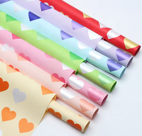 Nouveauté 2026 Papier d'emballage en forme de cœur Papier d'emballage en feuille nacrée pour la fête des mères Diplôme Bouquet Papier d'emballage