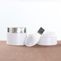 Lot de Bouteilles en Verre Blanc Nacré avec Couvercle Argenté 20ml/30ml/60ml/100ml – Personnalisation Gravée du Logo – Flacons Vaporisateurs/Pompes pour Lotion et Mascara