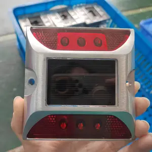 Kapasitor Aluminium mata kucing lampu lalu lintas luar ruangan tahan air lampu surya penanda pembuatan Tiongkok 6 kunci kancing jalan surya