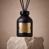 Bouteille diffuseur en aluminium en gros avec bouchon à vis en aluminium, col en bois et étiquette dorée pour emballage d'aromathérapie