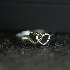 Anello Trendy a Doppio Cuore per Donne, Placcato in Oro Bicolore, Gioielli alla Moda - Product Image 1
