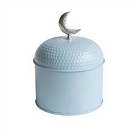 Boîte à dattes en métal émaillé bleu clair avec couvercle en forme de dôme et motif croissant de lune, pot de rangement arabe, conteneur cadeau festif du Ramadan