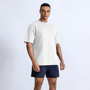 T-shirt noir personnalisé pour homme, manches courtes, col rond, en jersey de coton, coupe classique, décontracté, avec motif lettre imprimé au dos - Product Image 4