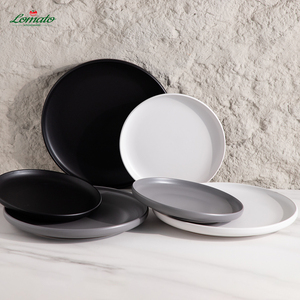 <span class=keywords><strong>Platos</strong></span> <span class=keywords><strong>de</strong></span> Cerámica para Cena y Postre, Diseño Nuevo, Borde Vertical, Coloridos, Negro, Blanco y Rosa, con Logotipo para Restaurante, Venta al Por Mayor - Product Image 1