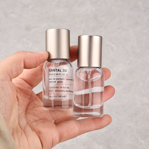 Flacon de parfum en verre transparent de 10 ml avec atomiseur à sertir et capuchon en aluminium pour usage en laboratoire - Product Image 2