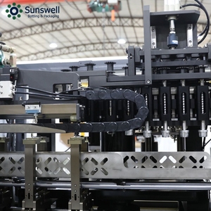 Machine <span class=keywords><strong>de</strong></span> soufflage par étirage <span class=keywords><strong>de</strong></span> préformes avec servomoteur pour PET à haut rendement - Product Image 3