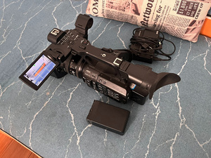 กล้องวิดีโอระดับมืออาชีพ Sony PXW-Z190 4K กล้องวิดีโอแบบพกพาสำหรับถ่ายทอดสดกีฬาและกิจกรรมแอคชั่น - Product Image 1