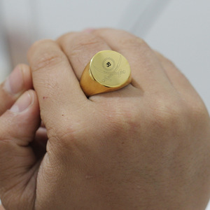 Bague ronde en acier inoxydable 22MM, design épée, bijoux pour homme, usage quotidien, forme géométrique en acier doré - Product Image 3