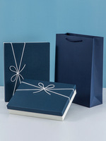 Boîtes d'emballage de vêtements en carton de luxe personnalisées haut de gamme pour accessoires vestimentaires gaufrage stratification mate pour costumes d'écharpes