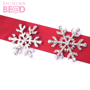 <span class=keywords><strong>โทน</strong></span>สีเงิน<span class=keywords><strong>ค</strong></span><span class=keywords><strong>ริ</strong></span>สตัลไรน์สโตน เกล็ดหิมะเข็มกลัดผู้หญิง<span class=keywords><strong>ค</strong></span><span class=keywords><strong>ริ</strong></span>สต์มาสงานแต่งงานแฟชั่นเครื่องประดับของขวัญขายส่ง - Product Image 6