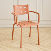 Chaises de salle à manger modernes en gros, dernier design, chaise empilable en plastique PP avec accoudoirs, mobilier pour la maison, le bar, l'appartement, l'école