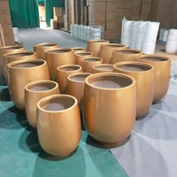 Macetas Grandes Personalizadas de Fibra de Vidrio con Orificio de Drenaje, Ecológicas, Capacidad de 5000L, Ligeras, Duraderas, Talladas a Mano