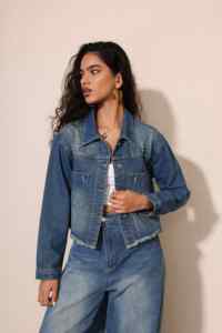 Gilet in denim leggero senza maniche, perfetto per combinazioni versatili - Product Image 6