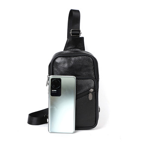 กระเป๋าคาดหน้าอกหนังแท้สำหรับผู้ชาย น้ำหนักเบา ทนทานต่อการใช้งานกลางแจ้ง สวมใส่สบาย สีพื้น ฤดูใบไม้ร่วง 2024 - Product Image 2