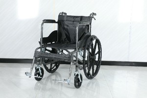 Sedia a Rotelle Manuale Leggera Pieghevole Portatile per Anziani, Sedia per Disabili Regolabile con Ruote da 24 Pollici, Certificata CE, Garanzia 1 Anno - Product Image 2