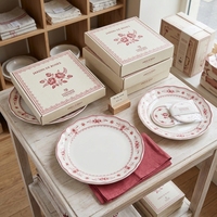 Ensemble d'assiettes en céramique rouge à motifs floraux vintage, vente en gros, vaisselle en porcelaine décorée style shabby chic pour mariages, restaurants, banquets, vente au détail