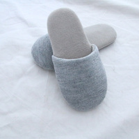 Chaussons d'intérieur pour femmes de couleur grise en tissu tricoté en coton à bout fermé