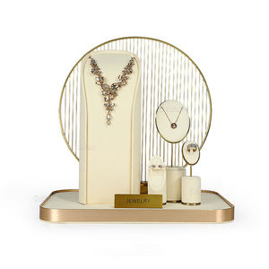 Présentoir à bijoux en microfibre de qualité supérieure avec résine, collection exquise, couleurs et tailles personnalisables, solution de présentation durable pour la vente au détail - Product Image 5