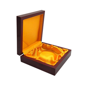 Boîte à bijoux en bois carrée 13 cm x 13 cm x 4,7 cm avec couvercle gravé pour perles, bracelets, colliers, bagues, ornements en jade - Product Image 2