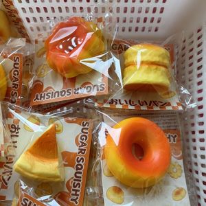 ของเล่นขนมปังเนื้อนุ่ม PU แบบชุ่มชื้น พร้อมคุณสมบัติเด้งคืนตัวช้า ช่วยผ่อนคลายนิ้วมือและบรรเทาความเครียด เหมาะเป็นของขวัญ - Product Image 4