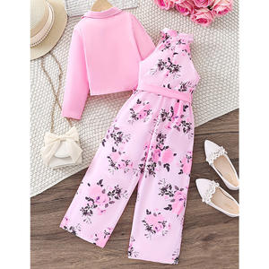 Ensemble 2 pièces pour <span class=keywords><strong>fille</strong></span> : veste de sport rose avec boutons dorés et combinaison florale à épaules dénudées – Collection Printemps-Été pour enfants - Product Image 3