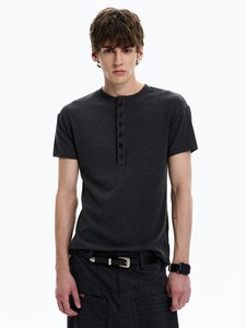 เสื้อยืดแขนสั้นผู้ชายแบบเฮนลีย์ ทรงเข้ารูป ผ้าถัก กระดุมด้านหน้า สวมใส่สบายๆ ทุกวัน - Product Image 3