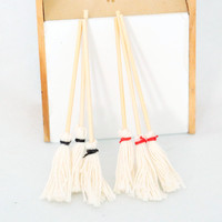 Balai miniature à l'échelle 1:12, accessoire pour maison de poupée, balai de sorcière magique, décoration pour collectionneurs et enfants