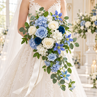 Handgefertigter Blau-Weißer Kaskaden-Brautstrauß Realistische Seidenrosen und Hortensien für Hochzeitsfotoshootings