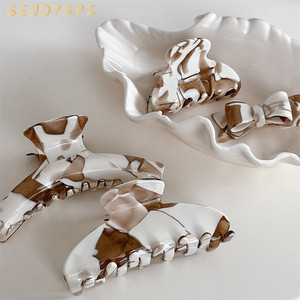 إكسسوارات شعر عالية الجودة بألوان محجوبة acetate clip بتصميم أزياء غير منتظم للنساء من duckbill - Product Image 1