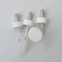 Bouteilles en plastique de 96mm avec logo personnalisé couvercles de bouchon compte-gouttes de pipette graduée blanche noire et fermetures de bouteilles pour accessoire de pipette à huile