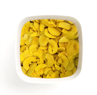 Gezonde fruitsnacks, knapperige gevriesdroogde gele perzikchips, vacuüm verpakt.