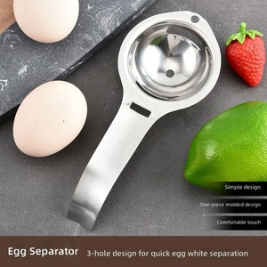 Séparateur manuel de jaunes et blancs d'œufs en acier inoxydable avec design à 3 trous pour la pâtisserie domestique et le fouettage des œufs - Product Image 2