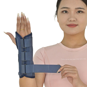 Attelle de soutien de la main et de la paume orthopédique réglable avec fixation médicale en métal pour le syndrome du canal carpien - Product Image 1
